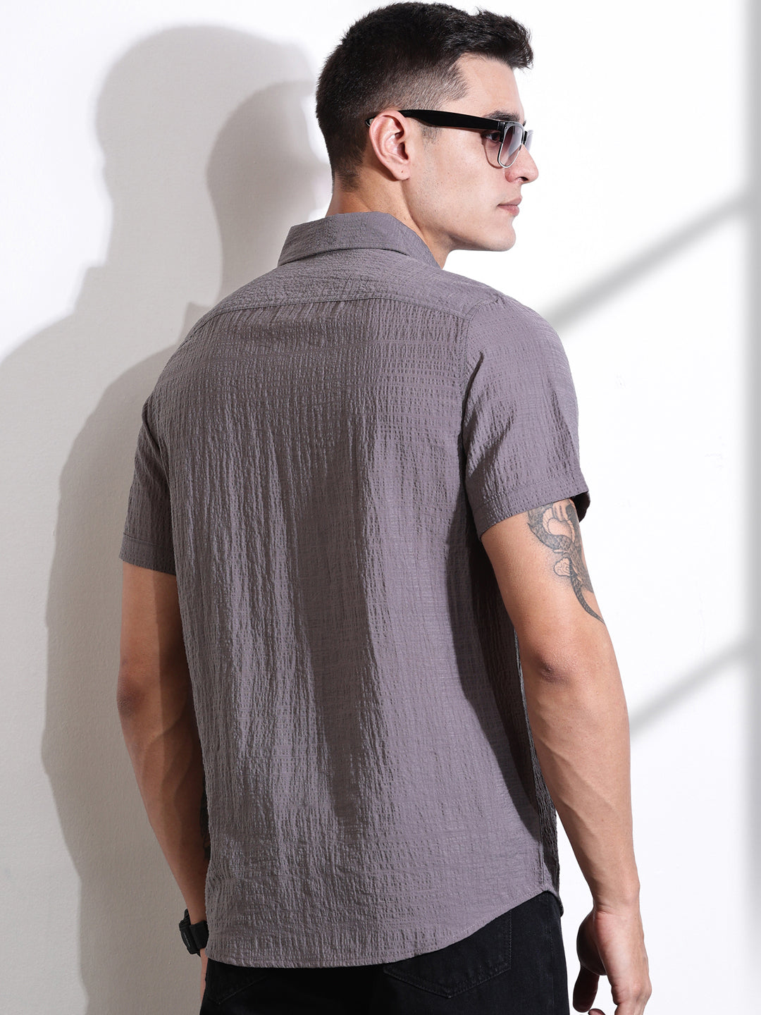 Thomas Scott Men Grey Slim Fit Textured Seersucker Casual Shirt