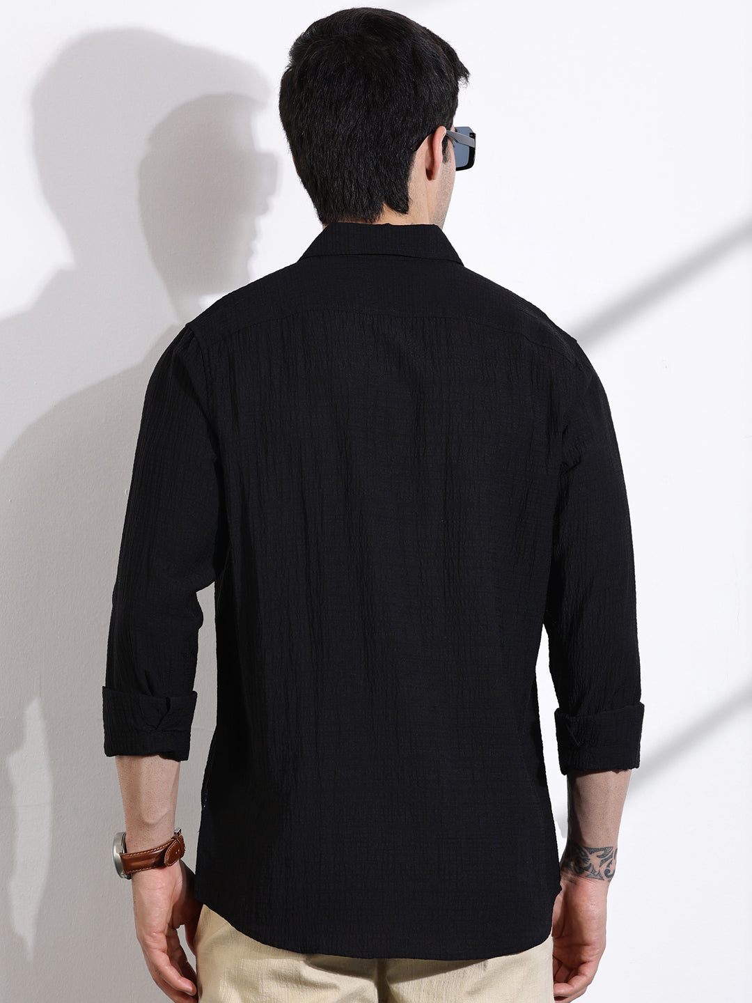 Thomas Scott Men Black Slim Fit Solid Seersucker Casual Shirt
