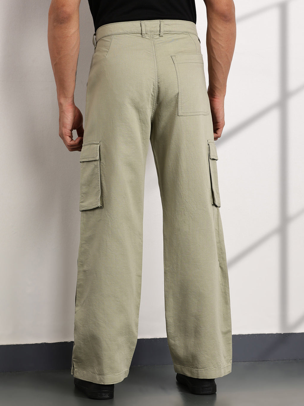 Thomas Scott Men Mint Mid-Rise Relaxed Fit Woven Cargo Trousers