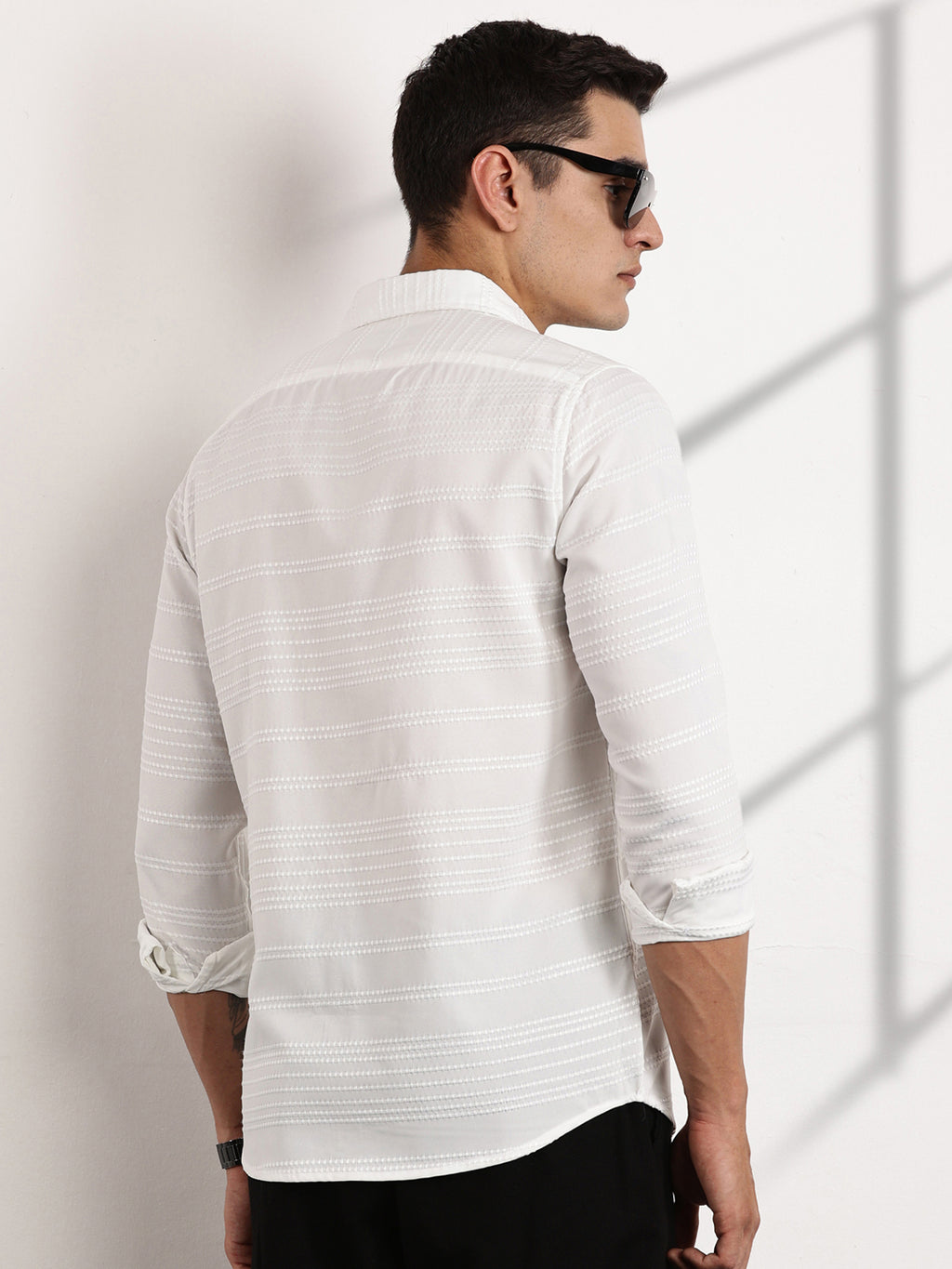 Thomas Scott Men White Slim Fit Cutaway Collar Long Sleeves Self Design Casual Shirt