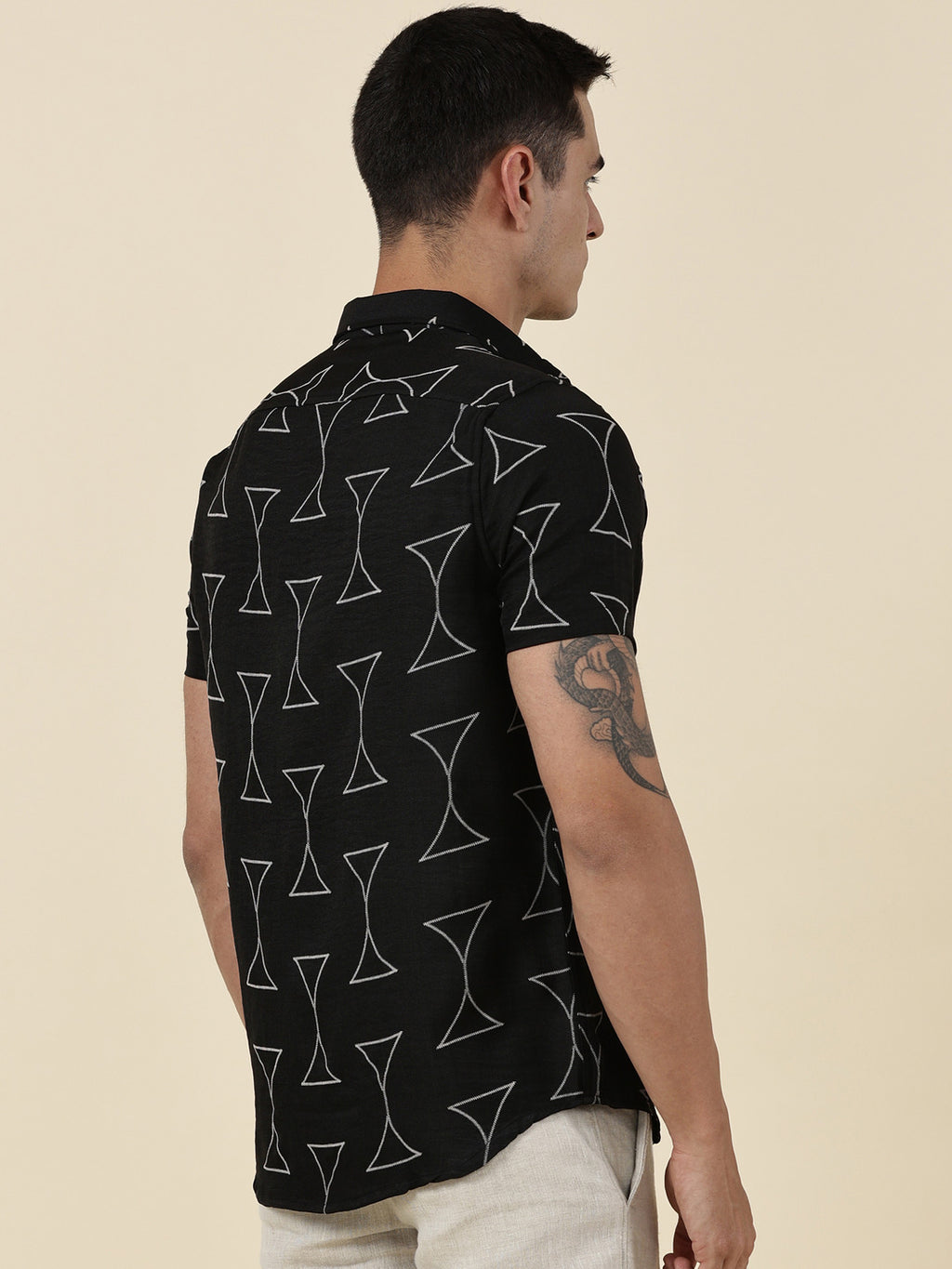 Thomas Scott Men Black Slim Fit Short Sleeves Geometric Print Casual Shirt