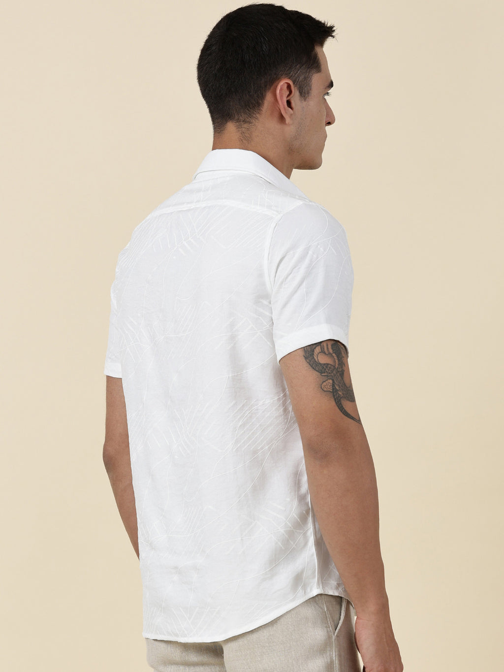 Thomas Scott Men White Slim Fit Short Sleeves Abstract Print Casual Shirt