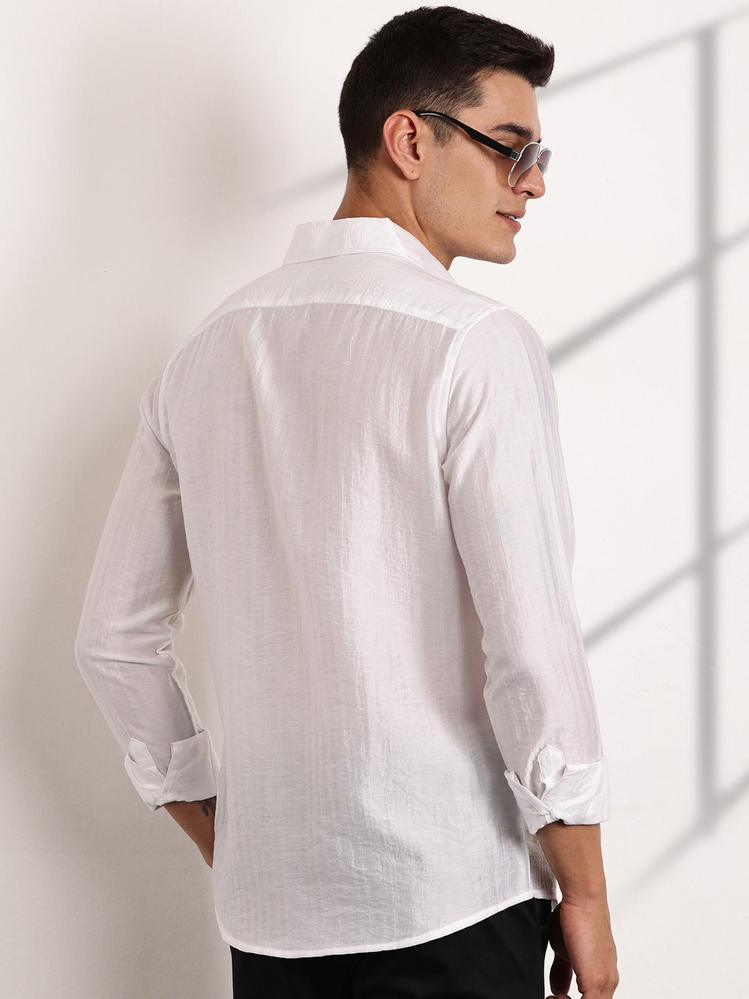 Thomas Scott Men White Slim Fit Long Sleeves Vertical Stripes Casual Shirt