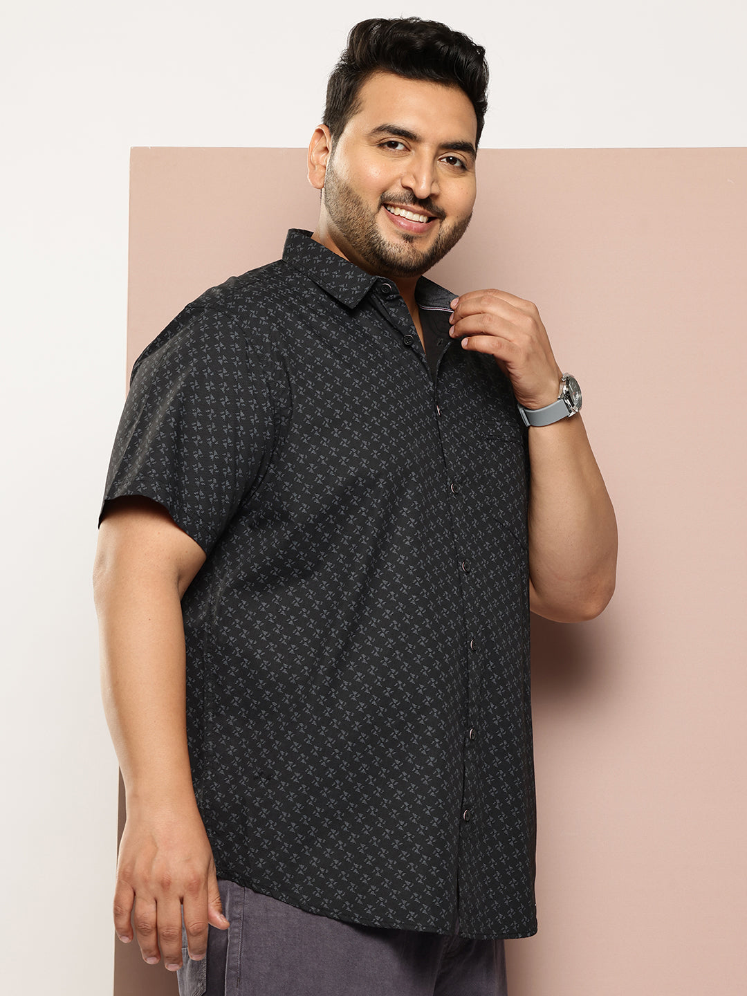 Thomas Scott Men Black Plus Size Regular Fit Short Sleeves Geometric Printed Woven Casual Shirt
