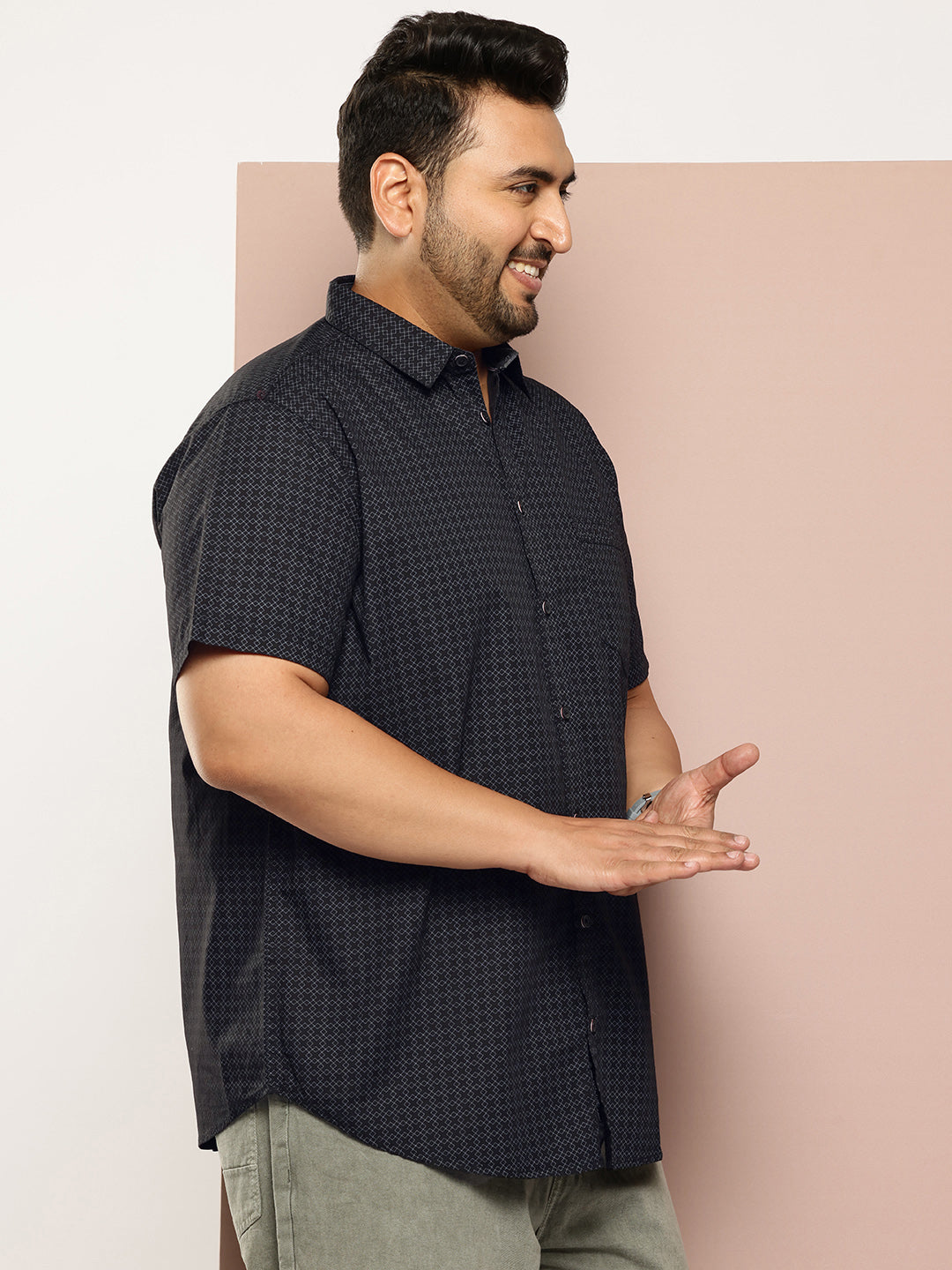 Thomas Scott Men Black Plus Size Regular Fit Short Sleeves Geometric Printed Woven Casual Shirt
