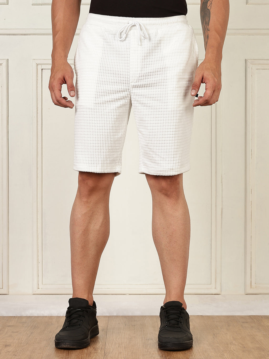 Thomas Scott Men White Mid-Rise Regular Fit Self Design Knee Length Knitted Shorts