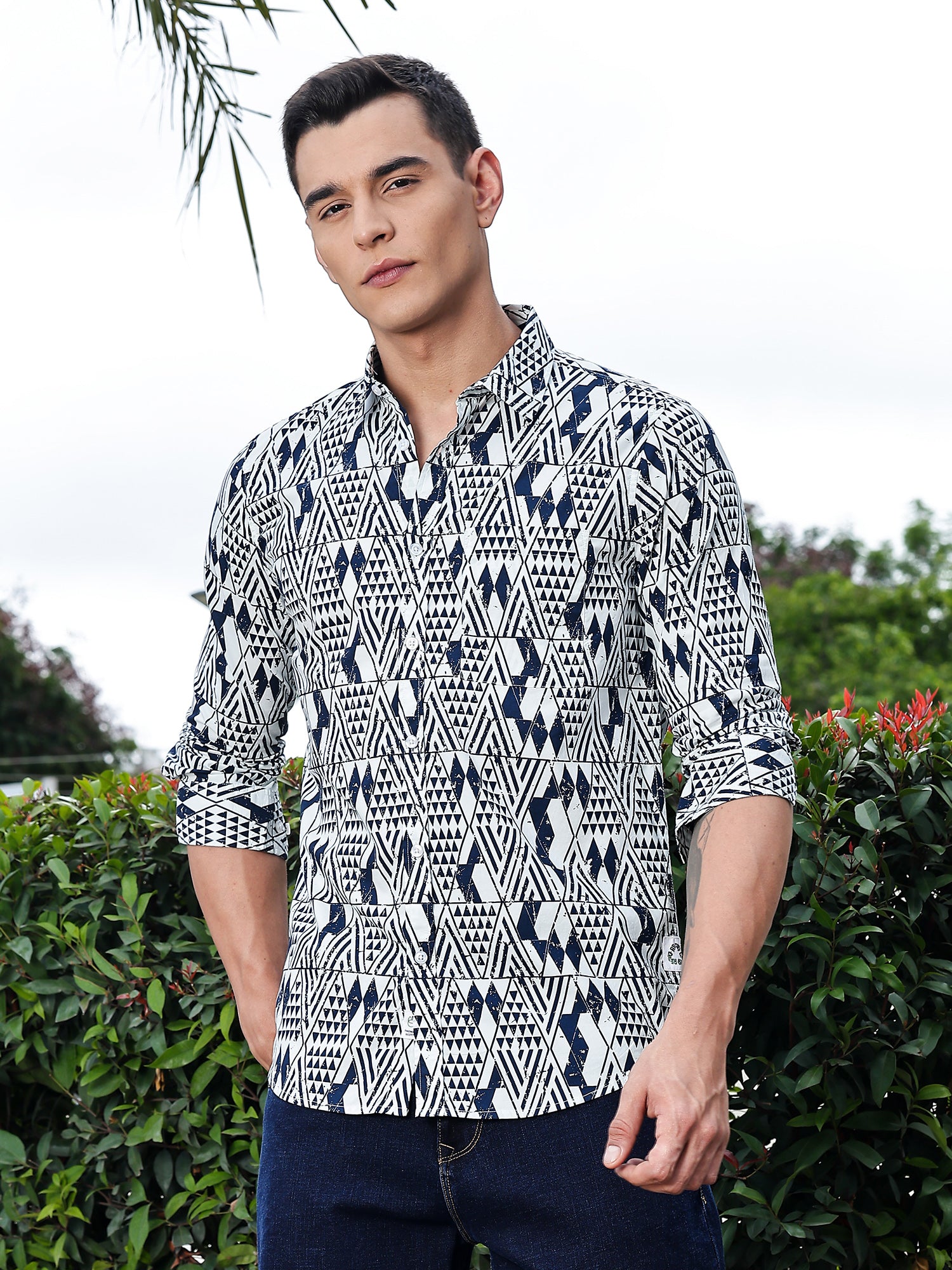 Thomas Scott Men Navy Blue Regular Fit Long Sleeves Geometric Print Pure Cotton Casual Shirt