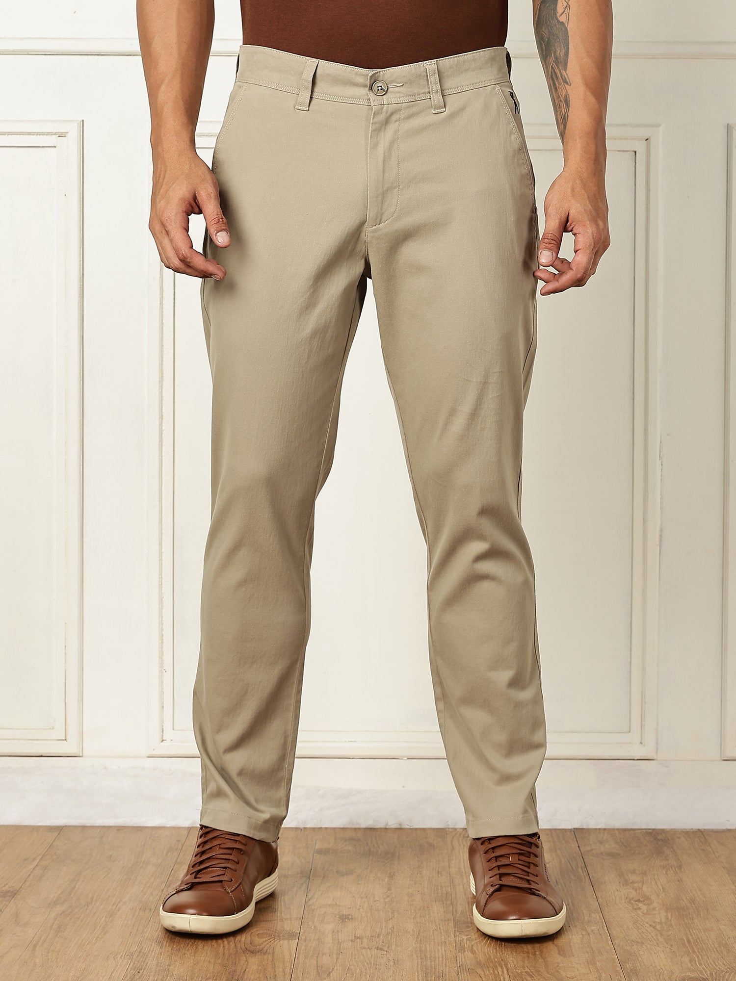Thomas Scott Men Grey Mid-Rise Straight Fit Solid Woven Chinos Trouser