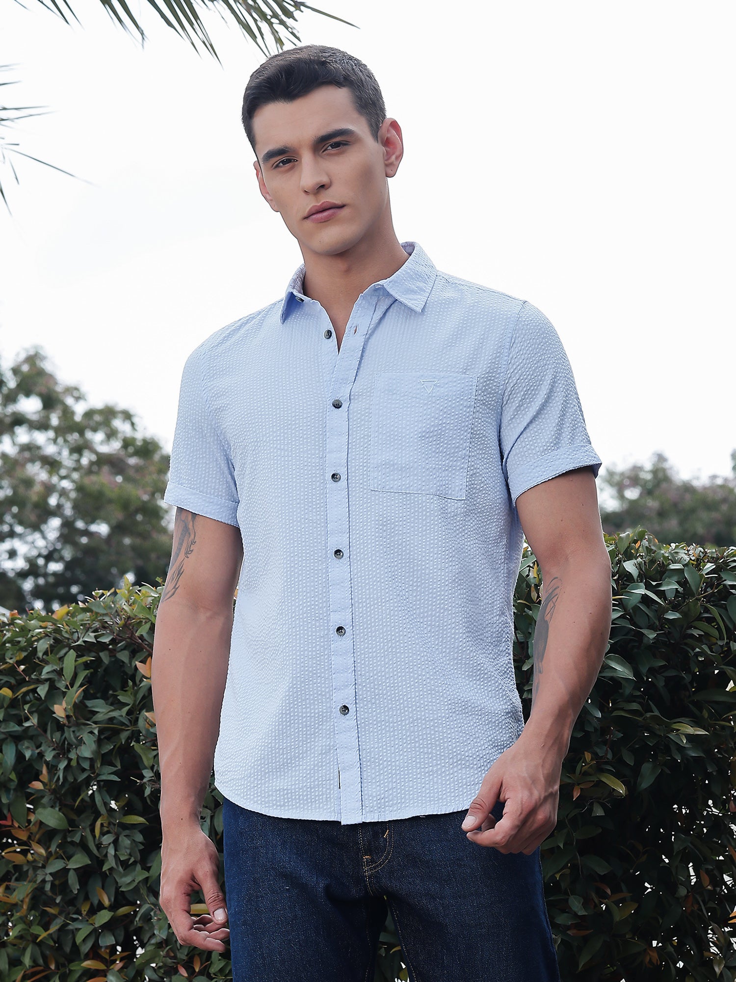 Thomas Scott Men Sky Blue Slim Fit Short Sleeves Spread Collar Seer Sucker Casual Shirt