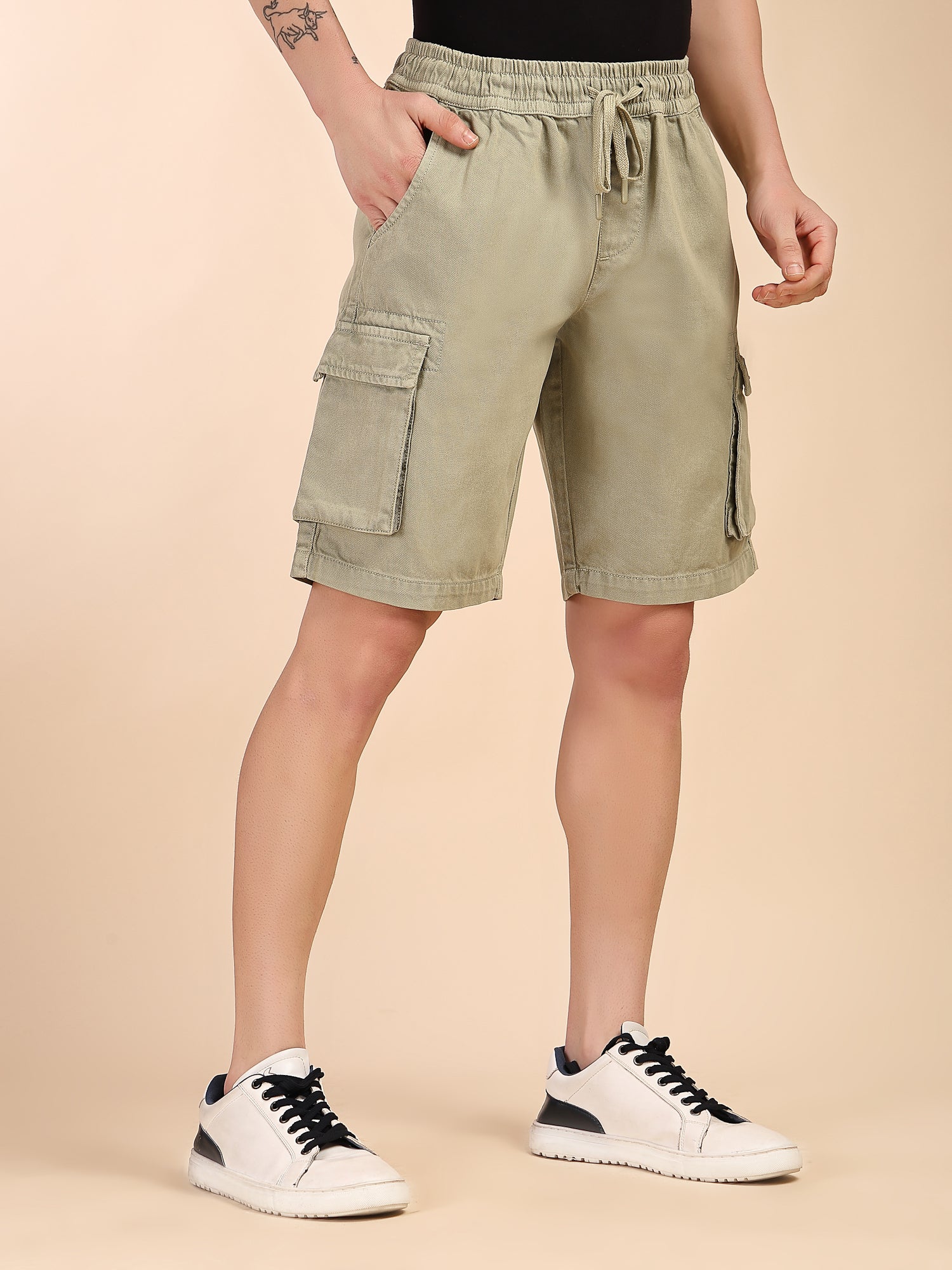 Thomas Scott Men Green Mid-Rise Straight Fit Above Knee Cotton Woven Cargo Shorts