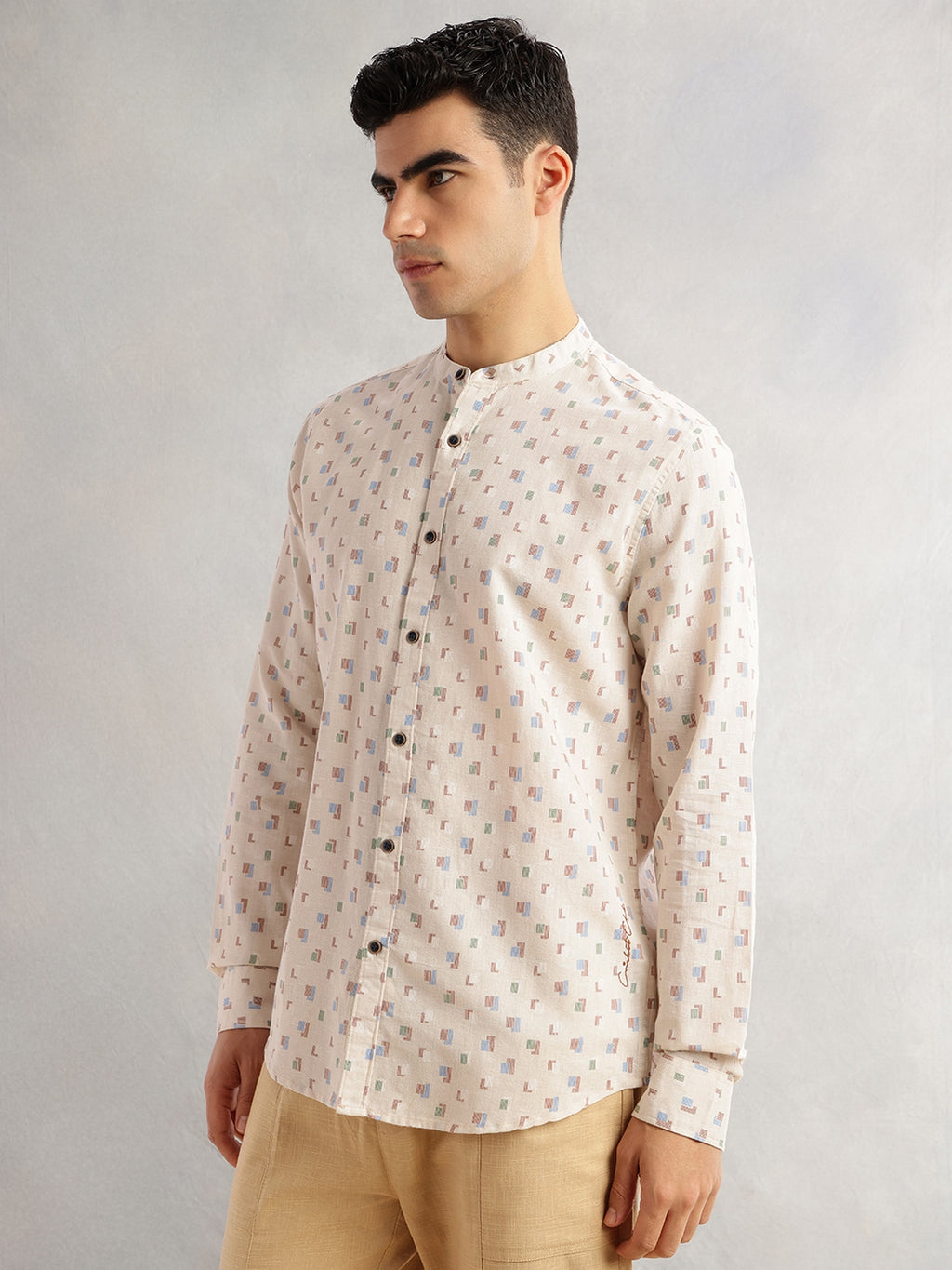 Thomas Scott Men Beige Slim Fit Long Sleeves Mandarin Collar Geometric Printed Cotton Linen Casual Shirt