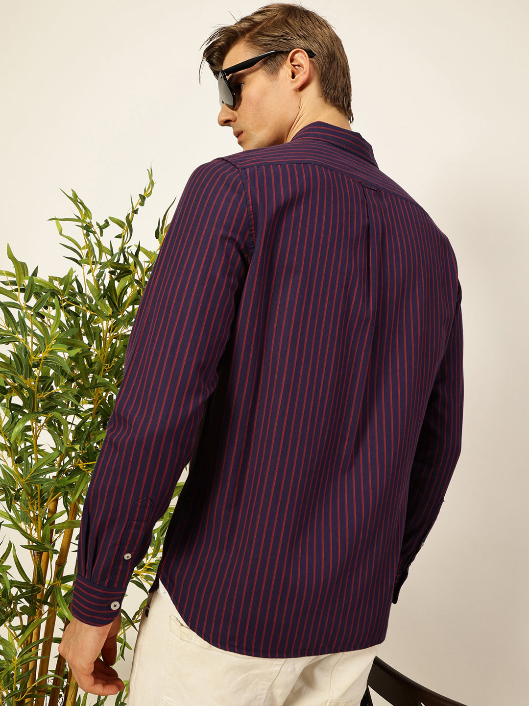 Thomas Scott Men Purple Slim Fit Long Sleeves Spread Collar Pinstripes Cotton Casual Shirt