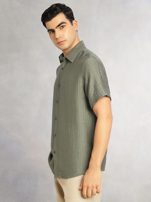 Thomas Scott Men Olive Regular Fit Short Sleeves Spread Collar Textured Polyester Casual Shirt