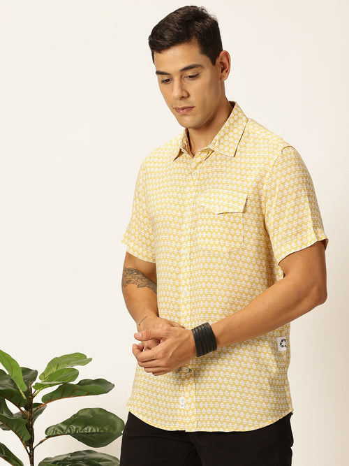 Thomas Scott Men Mustard Regular Fit Short Sleeves Spread Collar Floral Printed Casual Shirt