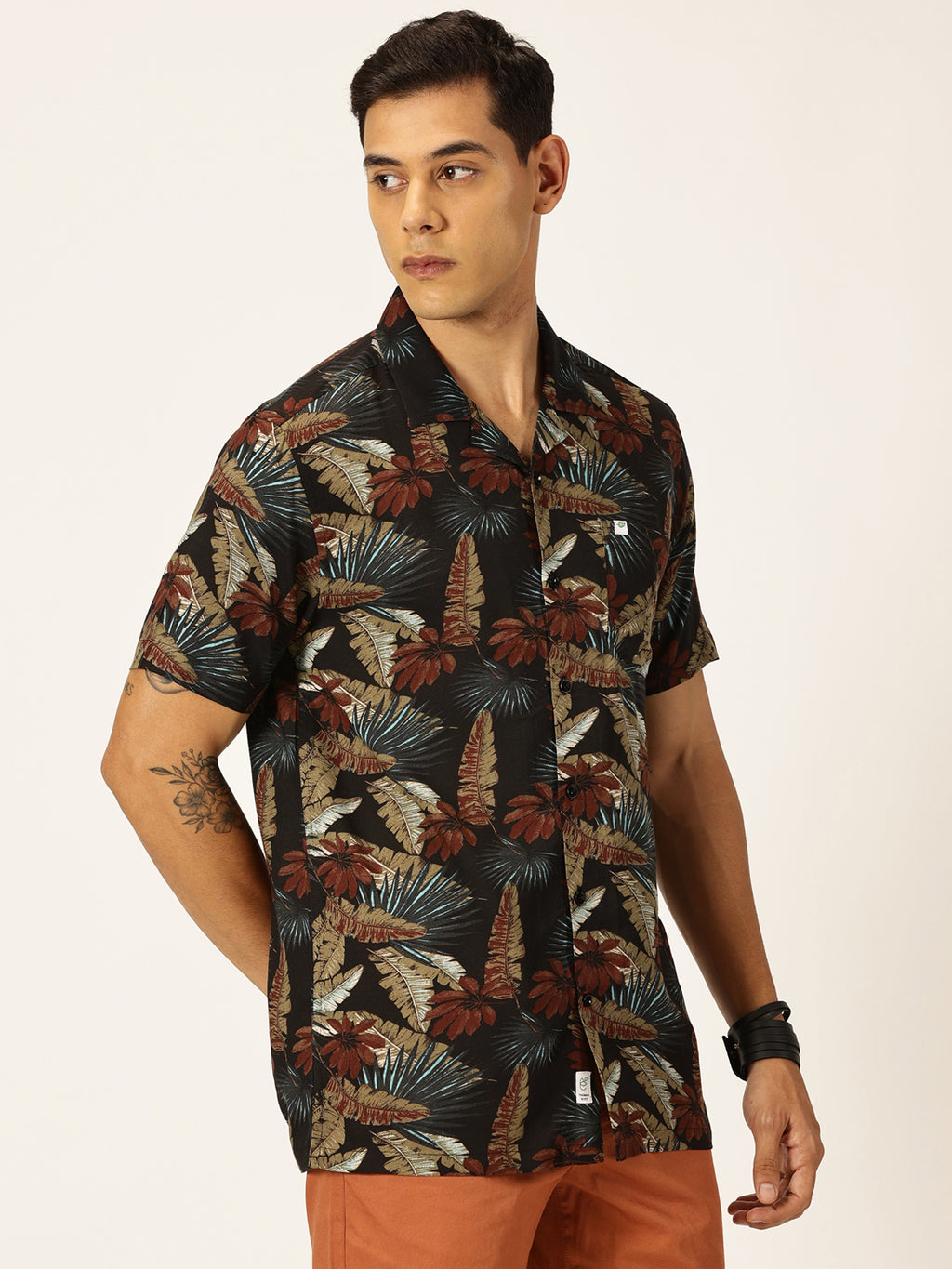 Thomas Scott Men Black Regular Fit Short Sleeves Cuban Collar Abstract Printed Casual Shirt