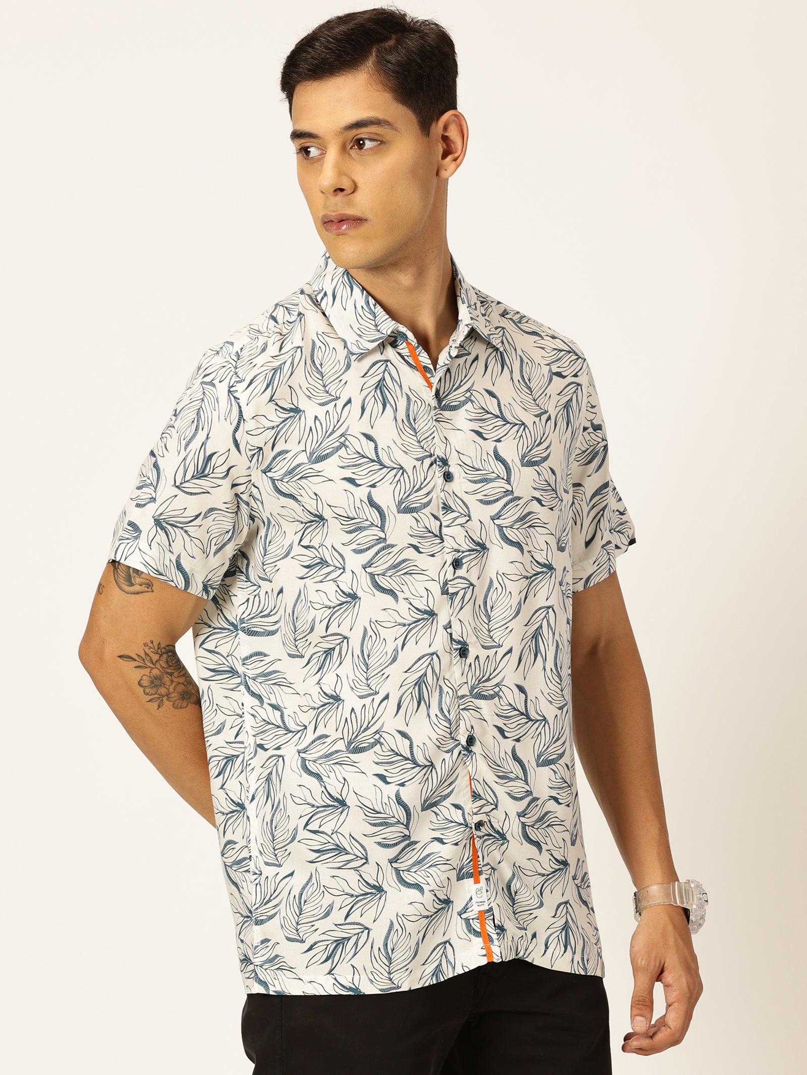 Thomas Scott Men Medium Blue Regular Fit Short Sleeves Spread Collar Tropical Printed Casual Shirt