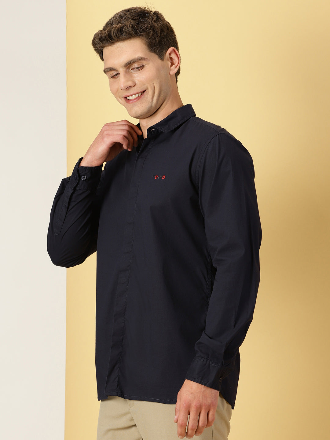 Thomas Scott Men Navy Slim Fit Long Sleeves Spread Collar Solid Casual Shirt
