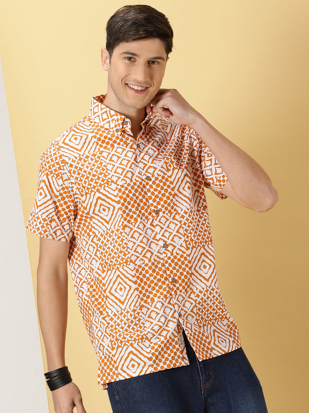 Thomas Scott Men Orange Slim Fit Short Sleeves Button-Down Collar Geometric Printed 100% Cotton Casual Shirt