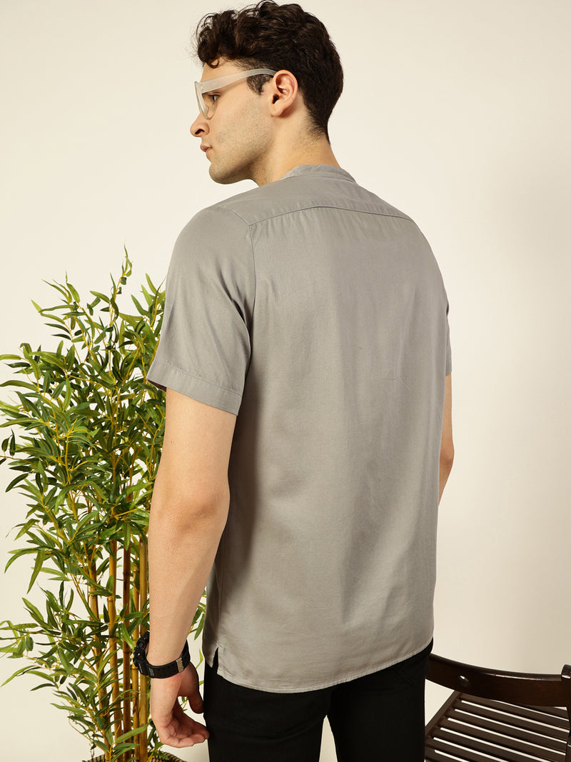 Thomas Scott Men Light Grey Regular Fit Short Sleeves Mandarin Collar Solid 100% Cotton Woven T-Shirt
