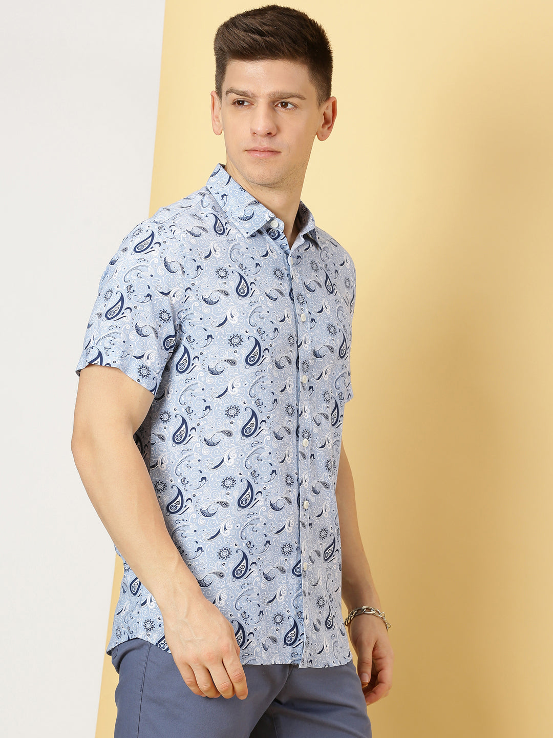 Thomas Scott Men Blue Regular Fit Short Sleeves Spread Collar Abstract Printed Casual Shirt
