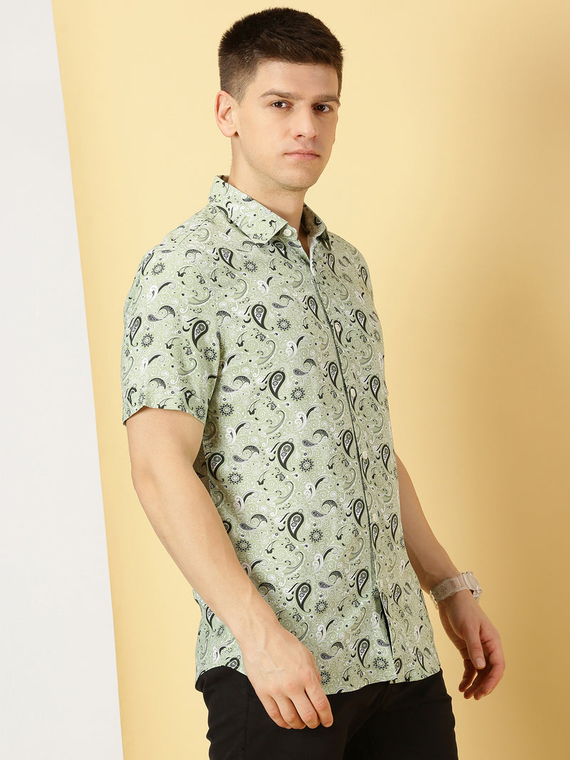 Thomas Scott Men Green Regular Fit Short Sleeves Spread Collar Abstract Printed Casual Shirt