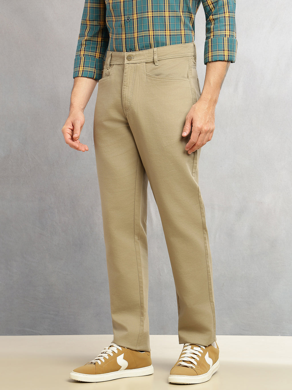 Thomas Scott Men Dark Khaki Smart Straight Fit Mid-Rise Solid 5-Pocket Design Woven Chinos Trouser