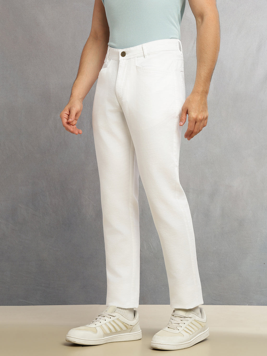 Thomas Scott Men White Smart Straight Fit Mid-Rise Solid 5-Pocket Design Woven Chinos Trouser