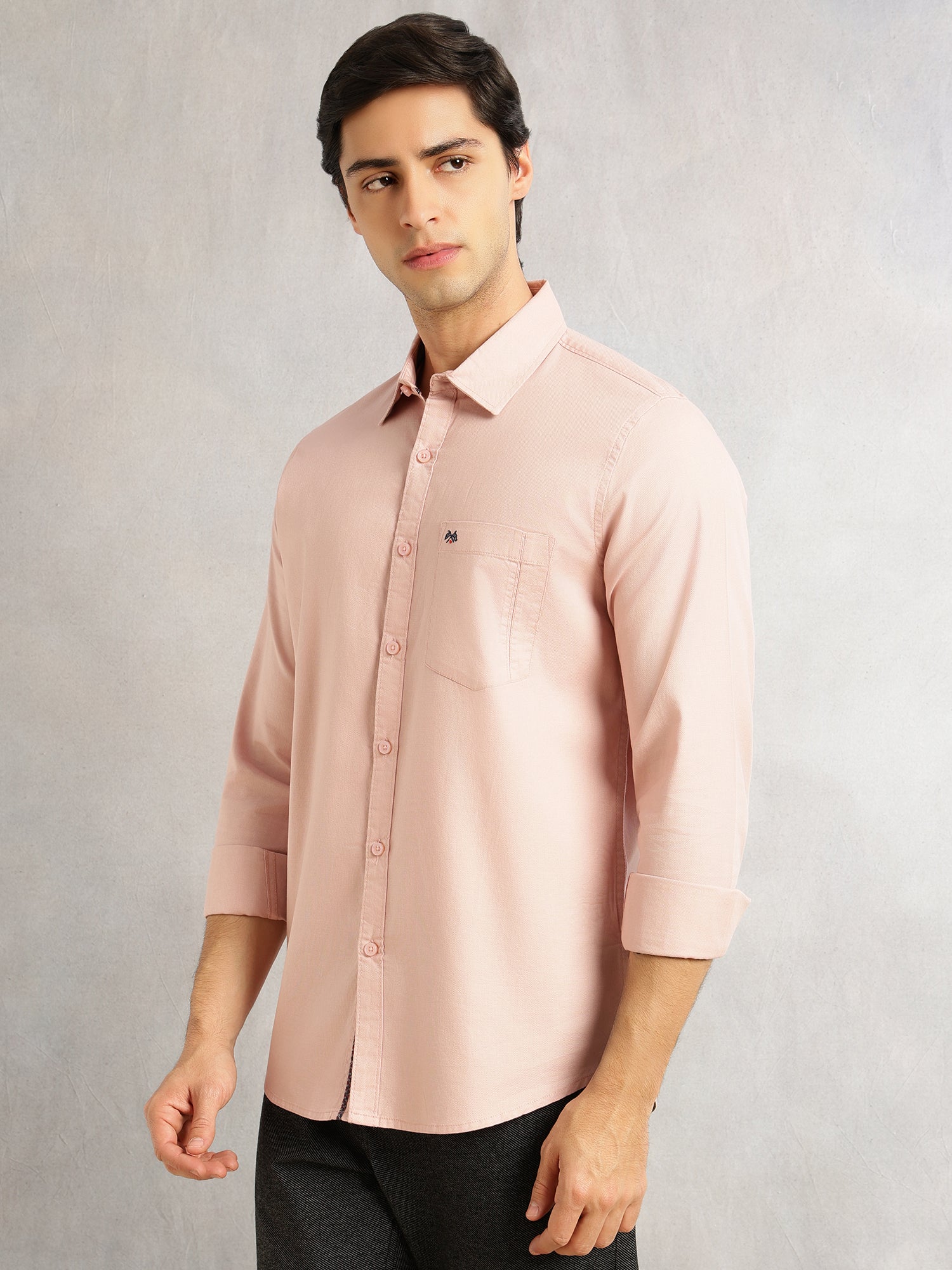 Thomas Scott Men Pink Slim Fit Long Sleeves Solid Spread Collar 100% Cotton Twill Casual Shirt