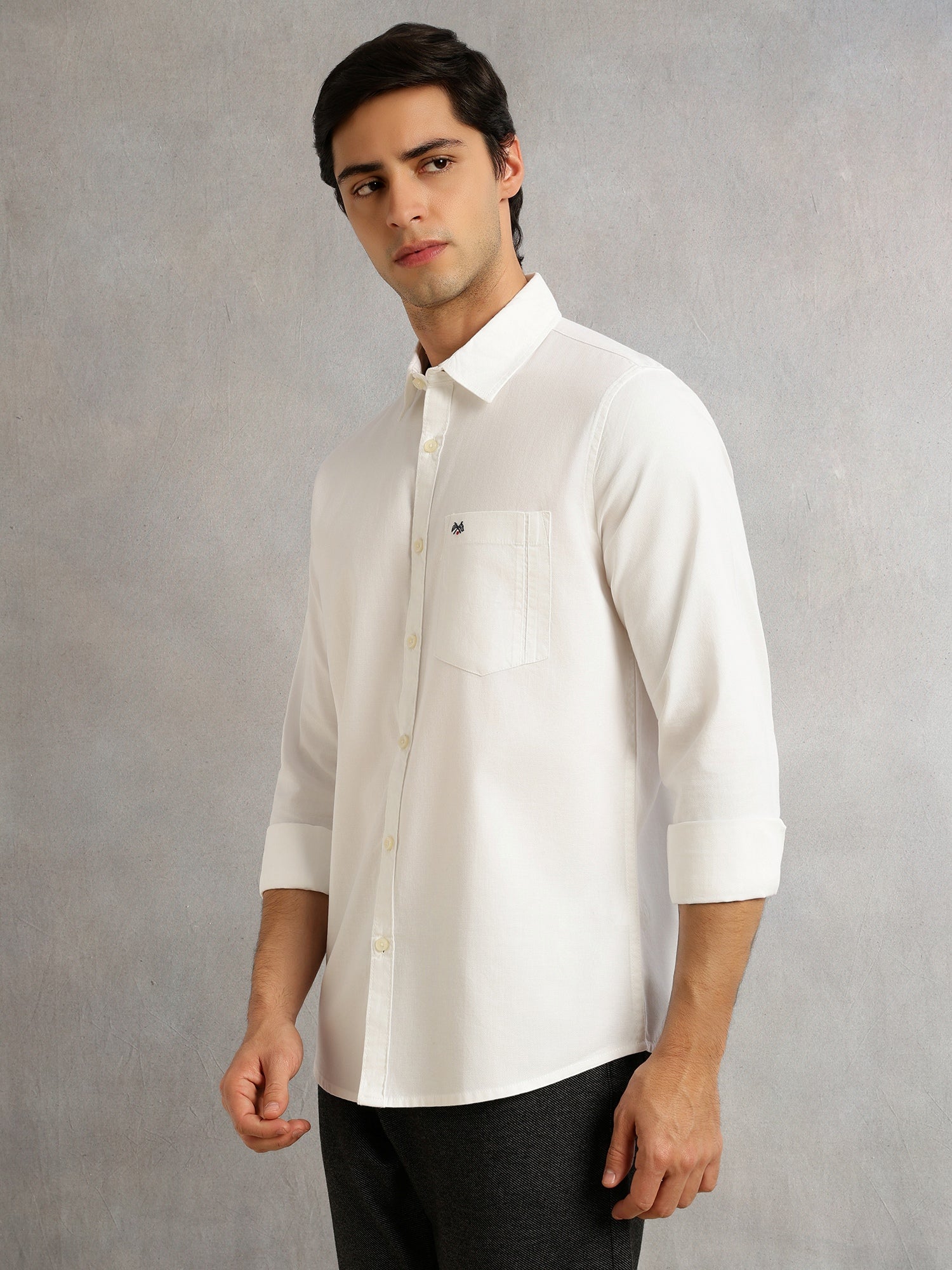 Thomas Scott Men White Slim Fit Long Sleeves Solid Spread Collar 100% Cotton Twill Casual Shirt