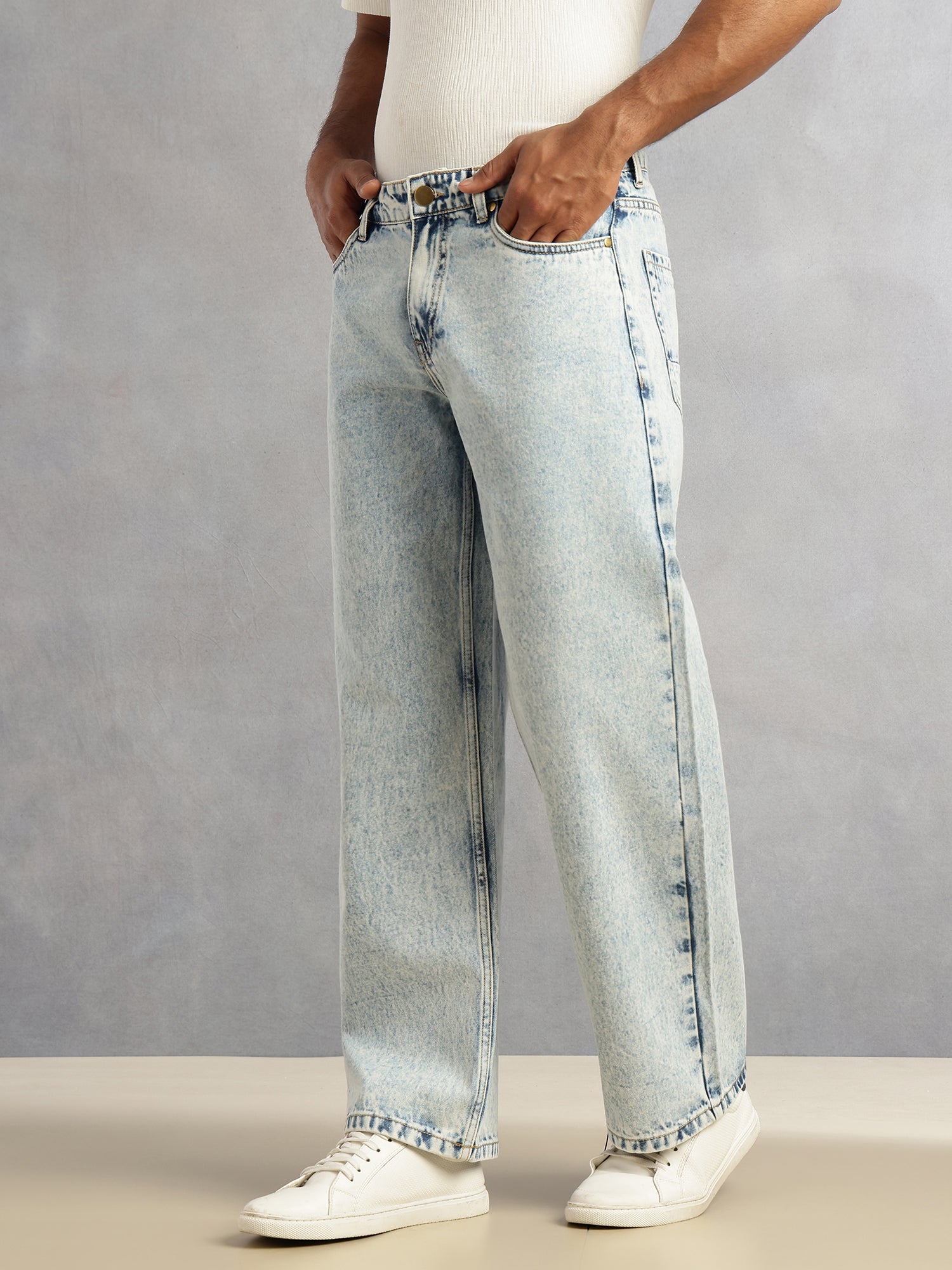 Thomas Scott Men Light Blue Mid-Rise Light Shade Baggy Fit Clean Look 5 Pocket Design Non Stretchable Jeans
