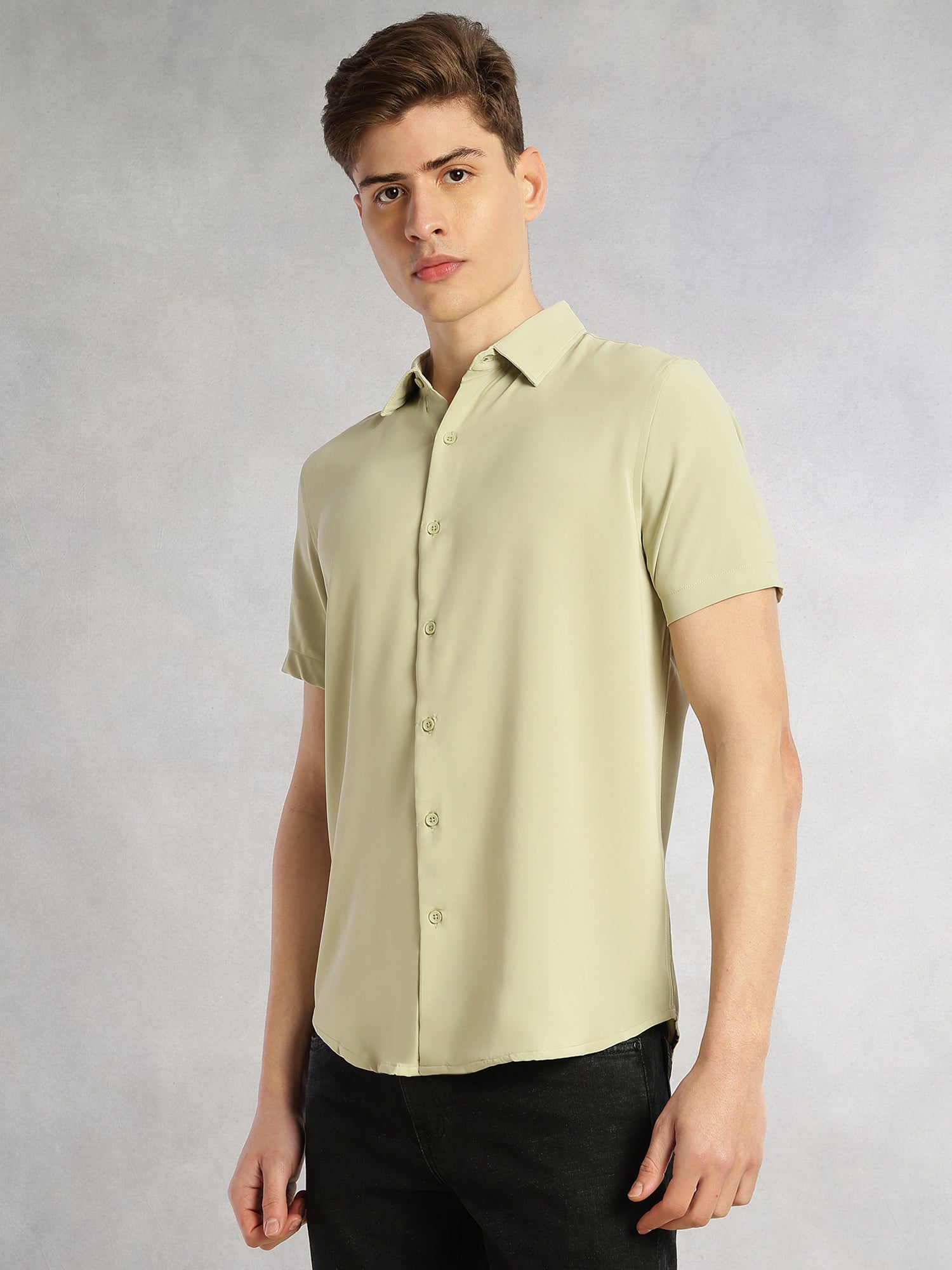 Thomas Scott Men Green Regular Fit Short Sleeves Spread Collar Solid Polyester Casual Shirt