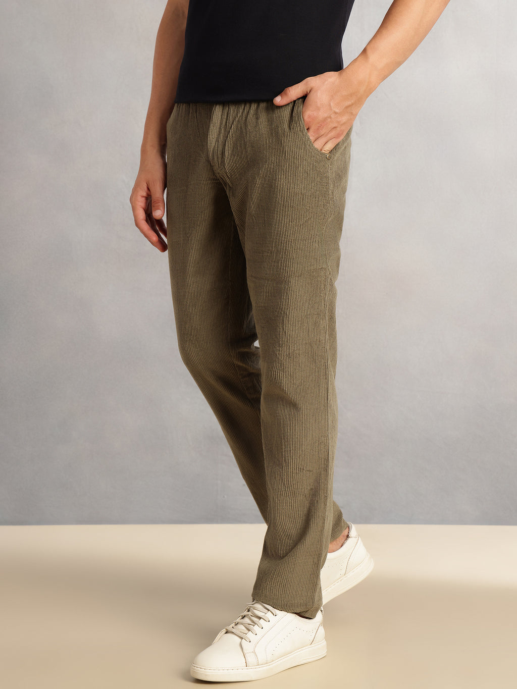 Thomas Scott Men Mint Regular Fit Mid-Rise Textured 4-Pockets Design Corduroy Trouser