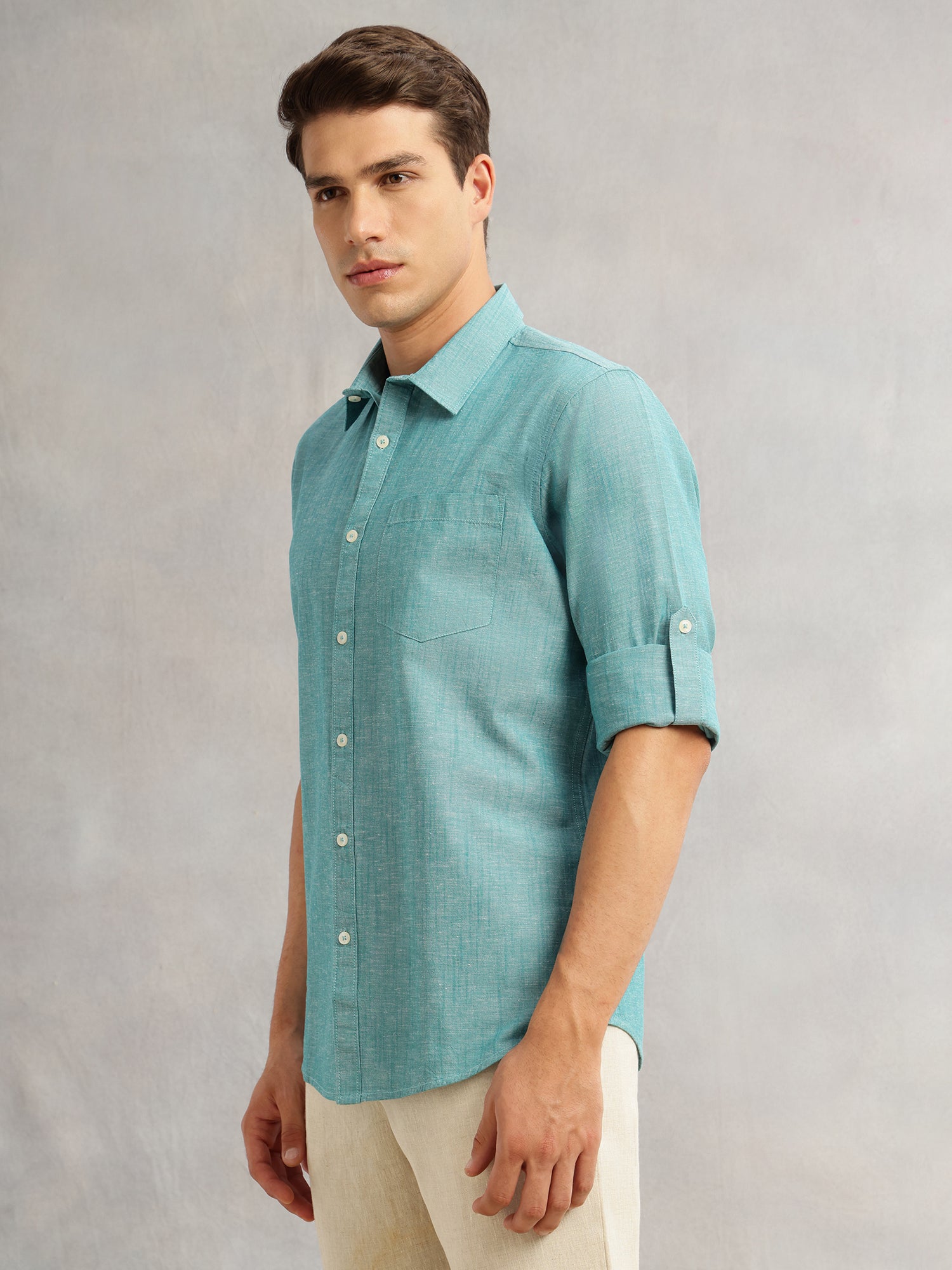 Thomas Scott Men Green Premium Slim Fit Long Roll-Up Sleeves Spread Collar Solid Linen Casual Shirt