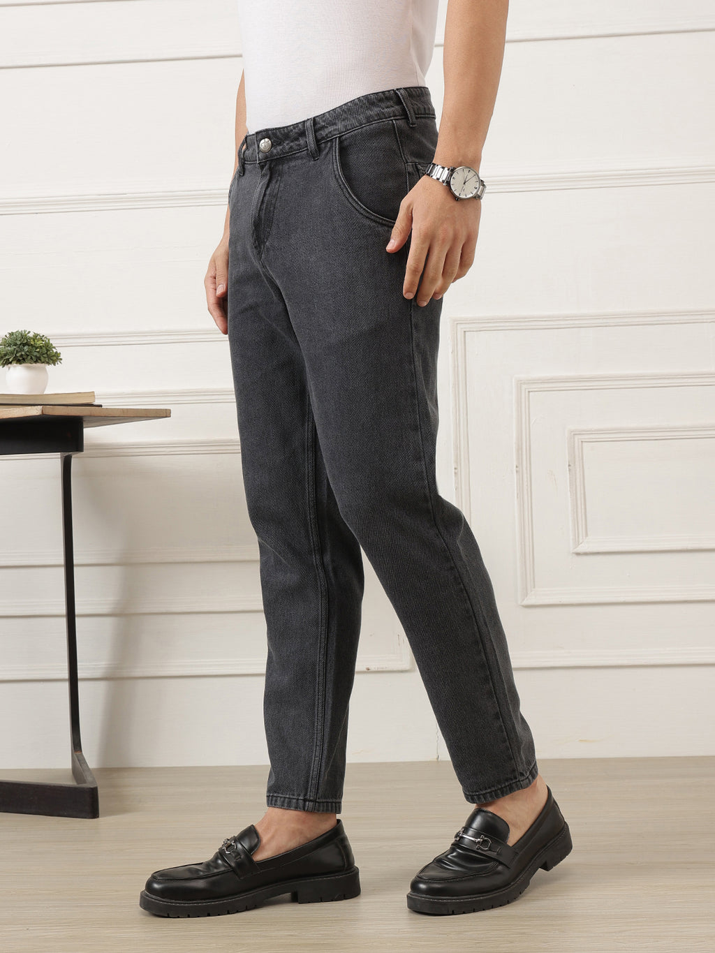 Dark Black Smart Carrot Fit Mid-Rise Clean Look Non-Stretchable Jeans For Men