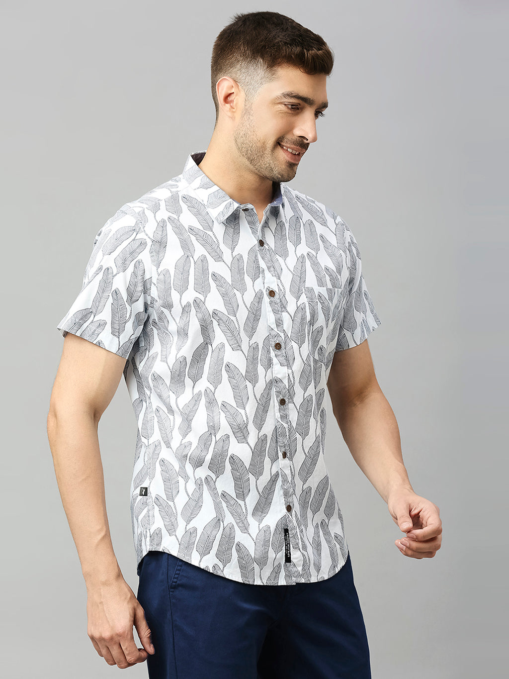 Thomas Scott Men White 1 Classic Short Sleeves Slim Fit Spread Collar Conversational Printed Cotton Casual Shirt