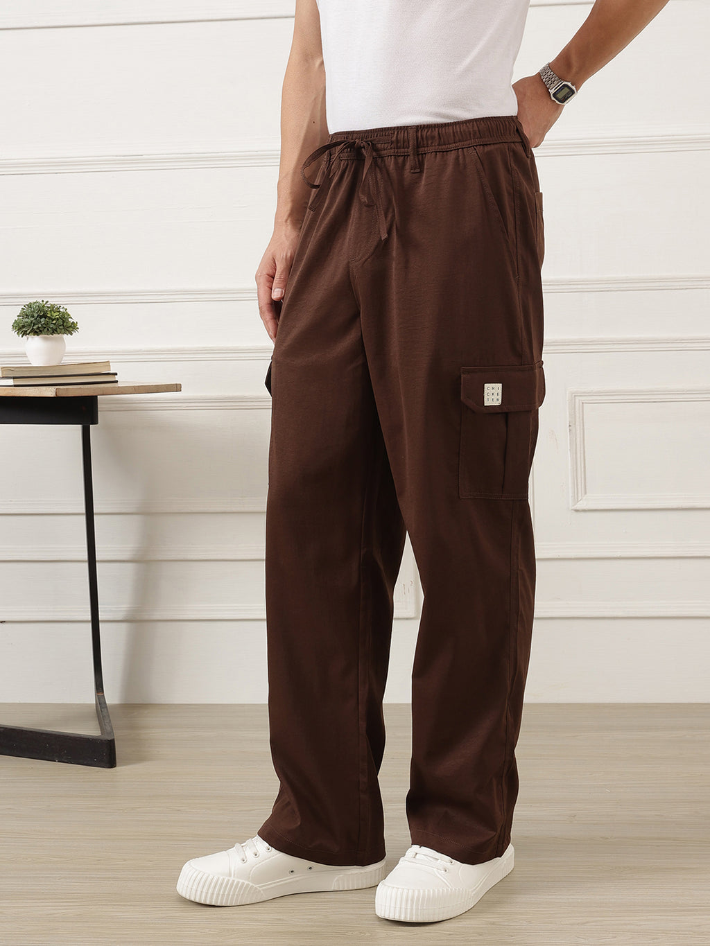 Brown Smart Easy Wash Relaxed Fit Mid-Rise Solid Woven Cargo Trouser For Men
