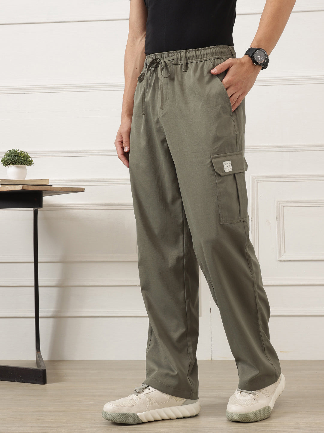 Olive Smart Easy Wash Relaxed Fit Mid-Rise Solid Woven Cargo Trouser For Men