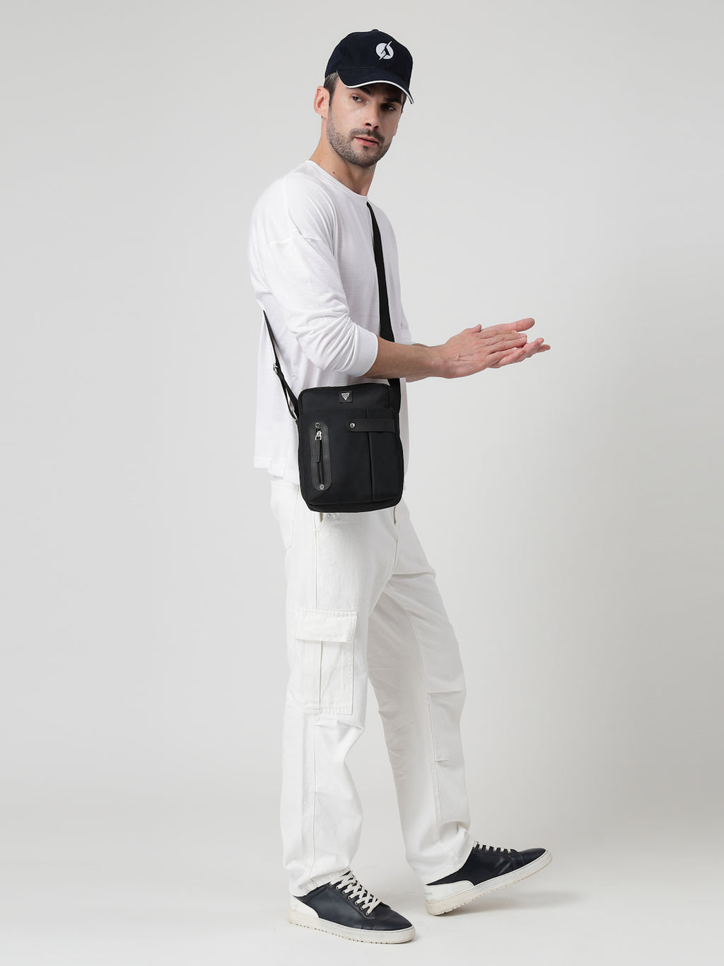 Thomas Scott Men Textured Messenger Bag