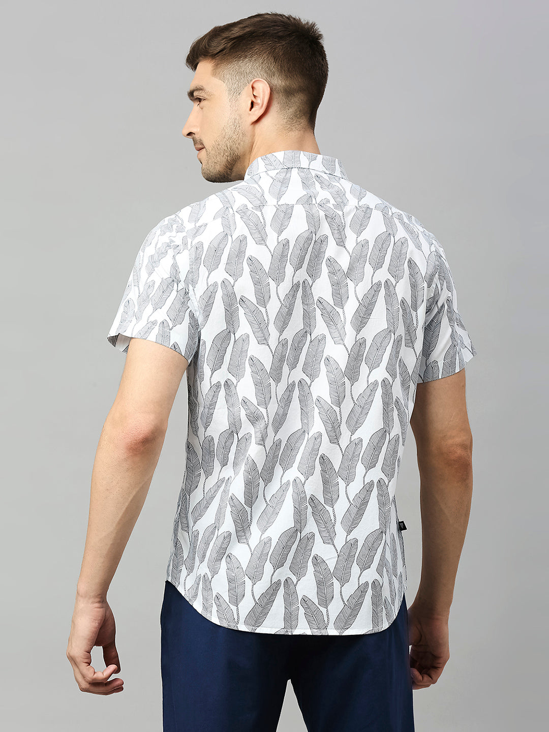 Thomas Scott Men White 1 Classic Short Sleeves Slim Fit Spread Collar Conversational Printed Cotton Casual Shirt