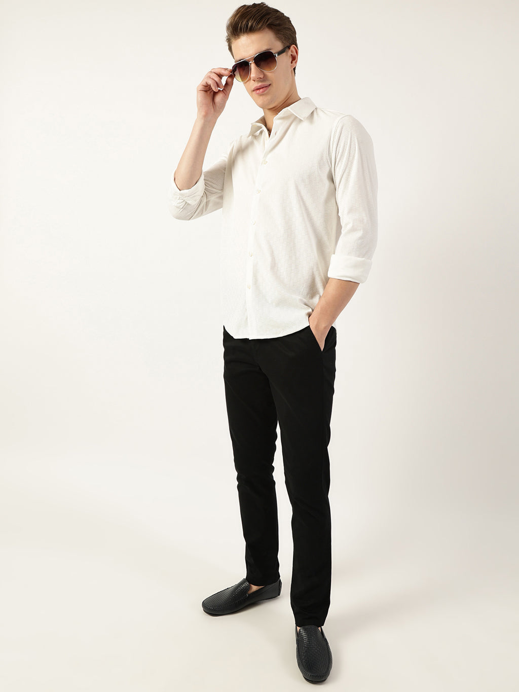 Thomas Scott Men White Classic Spread Collar Textured Solid Slim Fit Casual Shirt