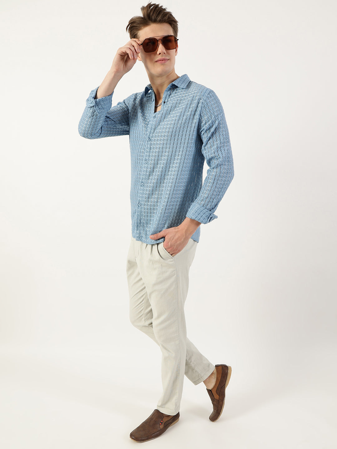 Thomas Scott Men Blue Premium Spread Collar Textured Solid Slim Fit Casual Shirt