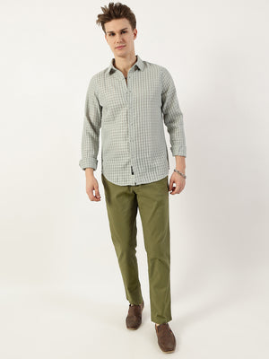 Thomas Scott Men Green Premium Spread Collar Textured Solid Slim Fit Casual Shirt