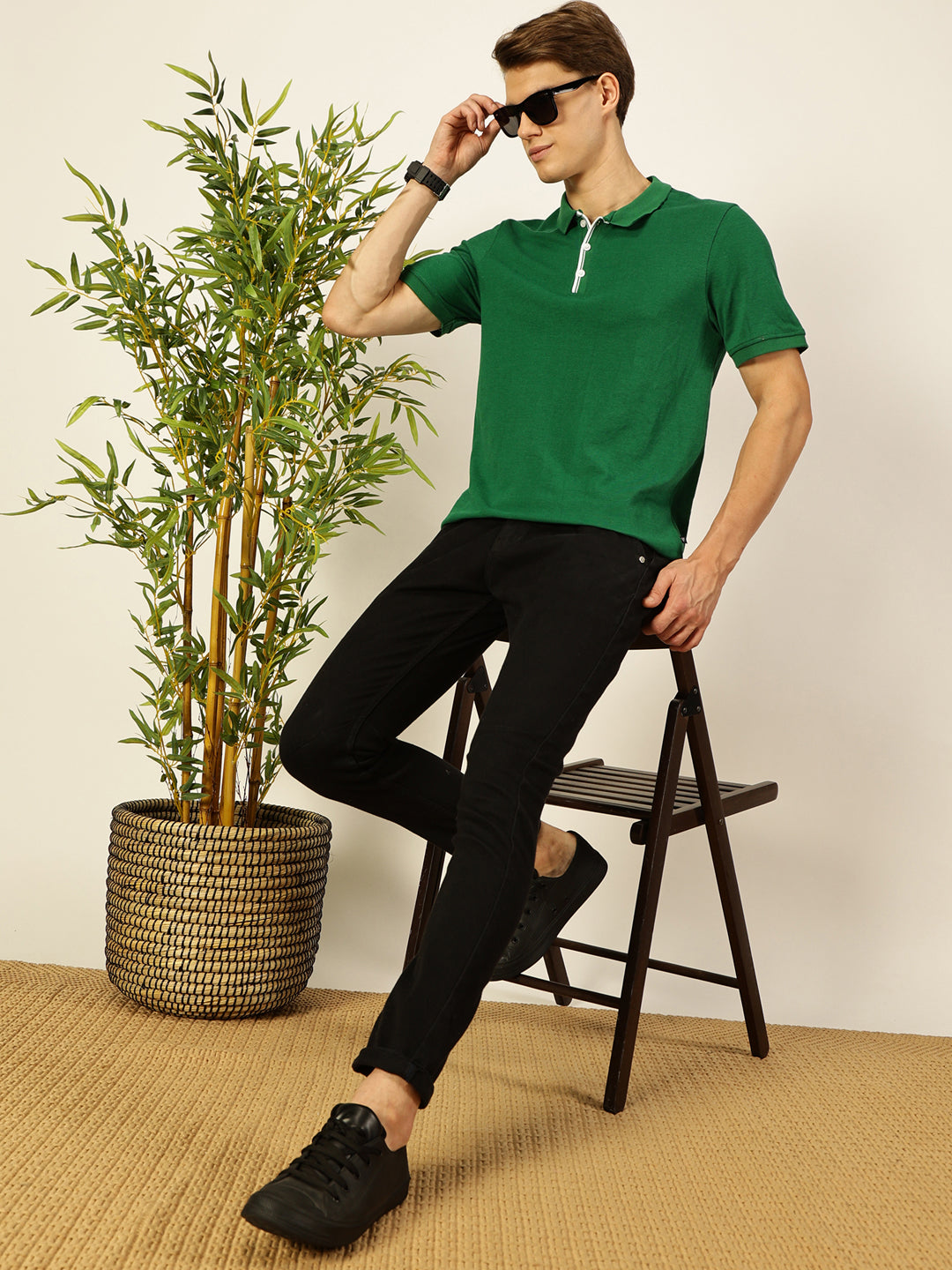 Thomas Scott Men Green Regular Fit Short Sleeves Solid Polo Collar Knit Tshirt