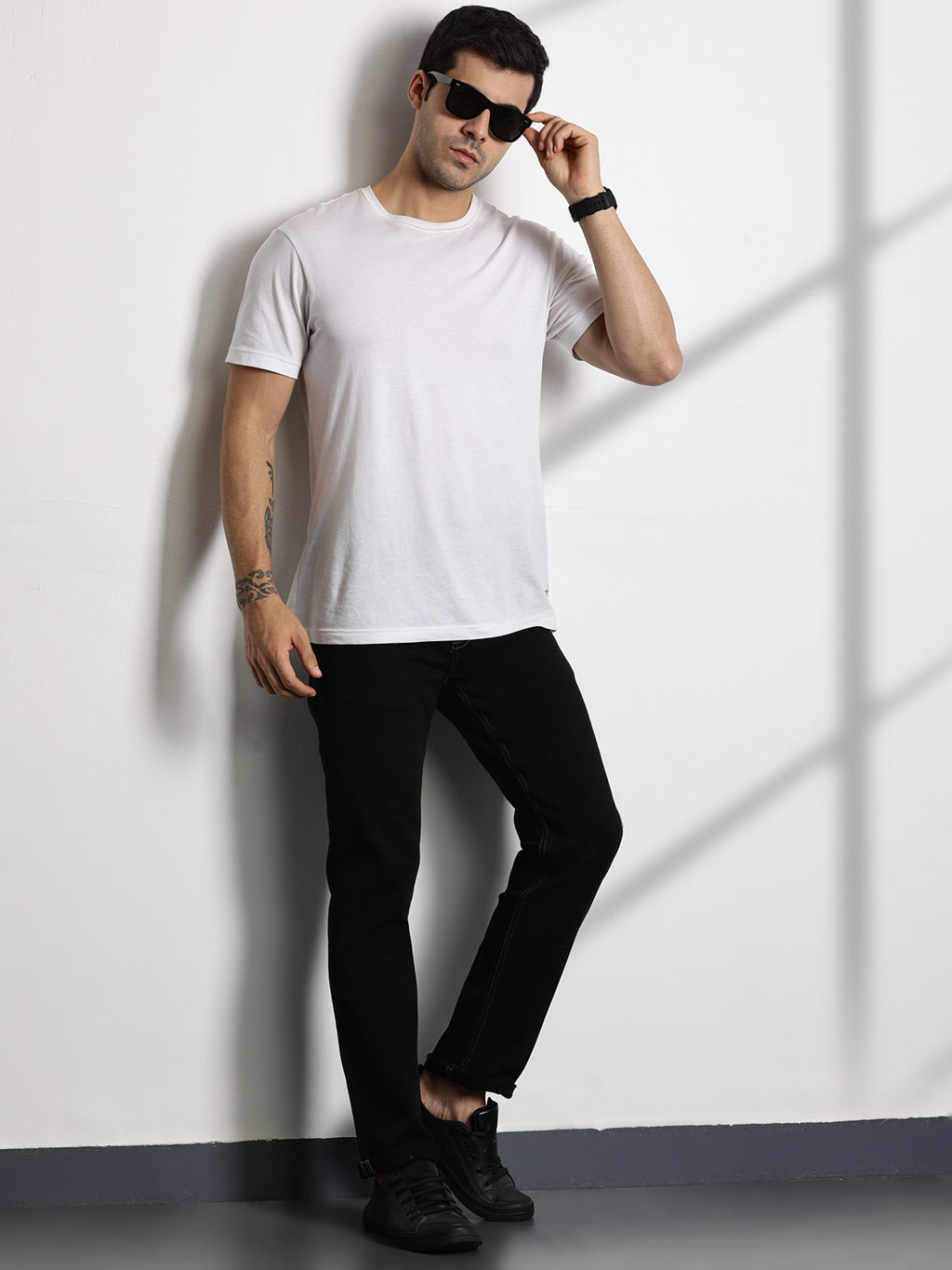Thomas Scott Men Black Slim Fit Mid-Rise Clean Look Non stretchable Jeans