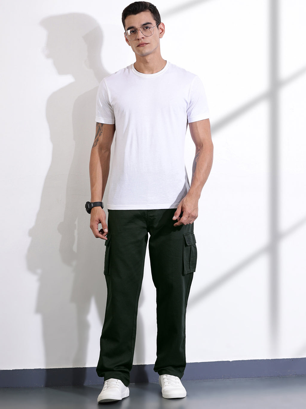Thomas Scott Men DarkGreen Relaxed Fit Solid Cargo Trousers