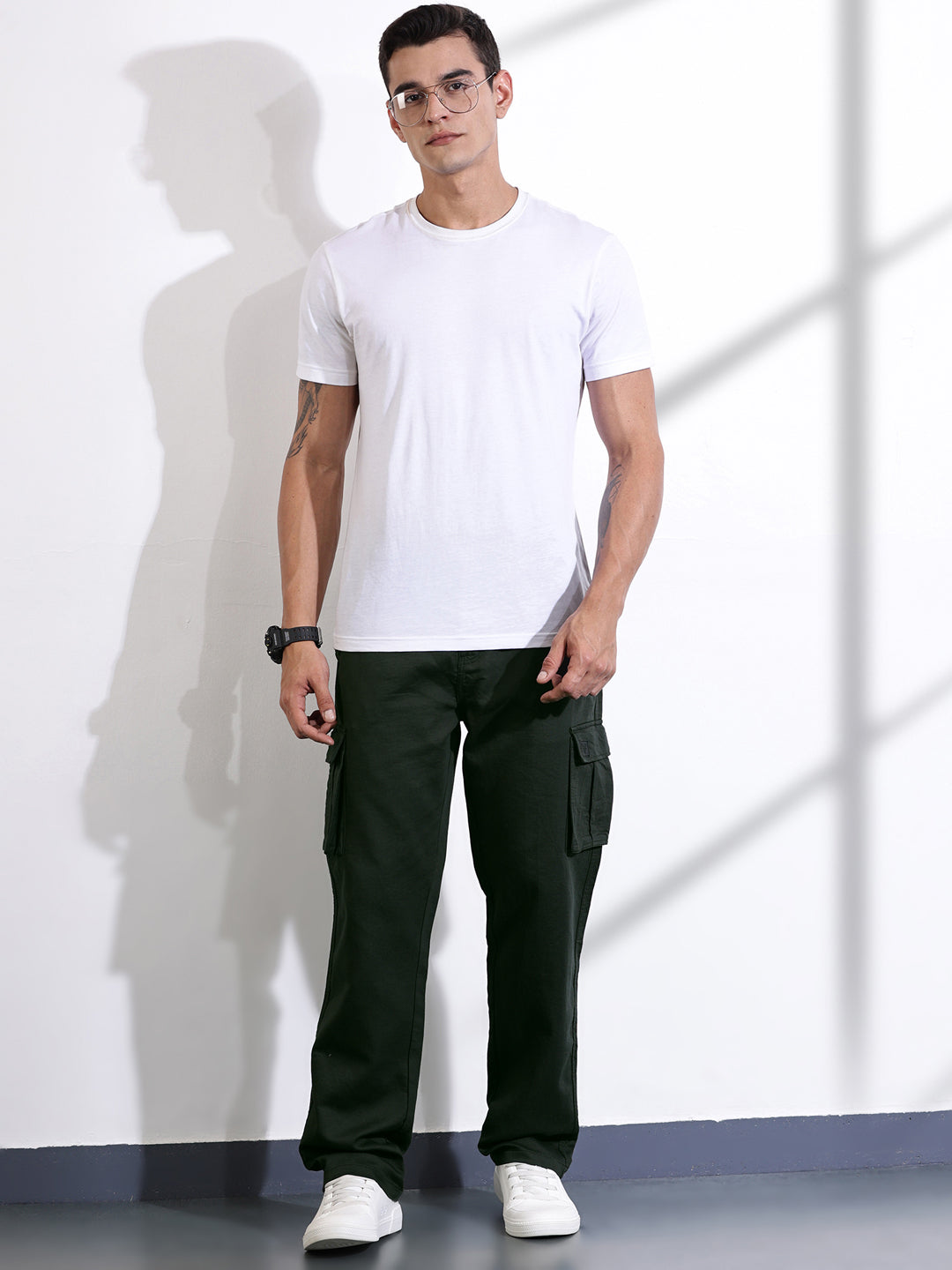 Thomas Scott Men DarkGreen Relaxed Fit Solid Cargo Trousers