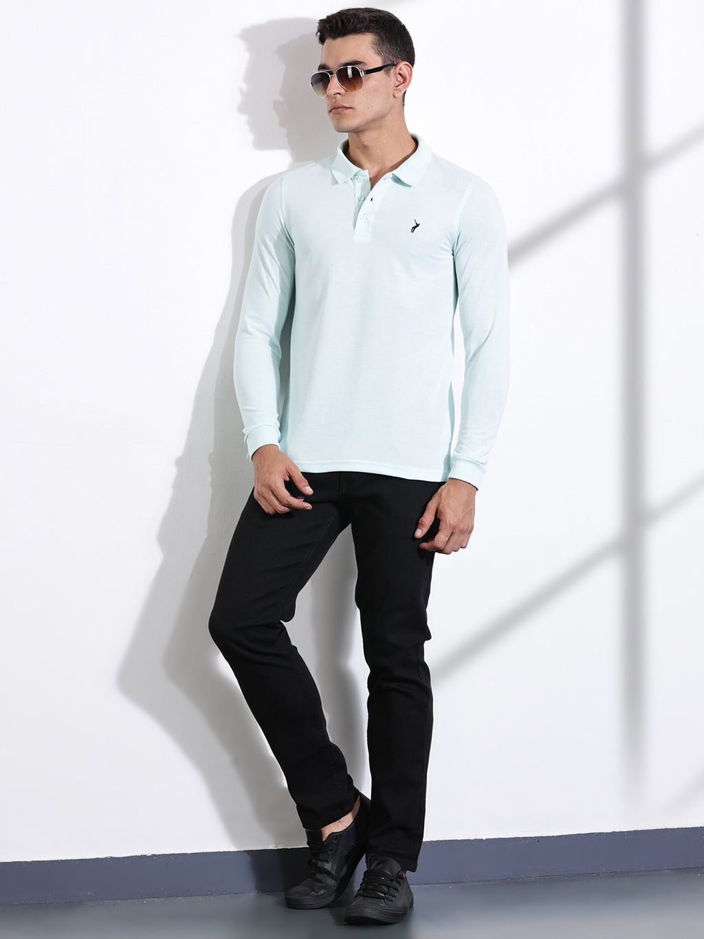 Thomas Scott Men Aqua Solid Polo Collar T-shirt