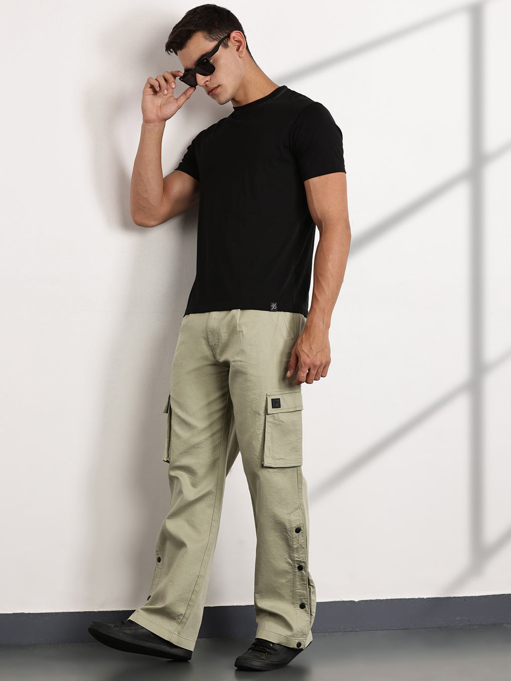 Thomas Scott Men Mint Mid-Rise Relaxed Fit Woven Cargo Trousers