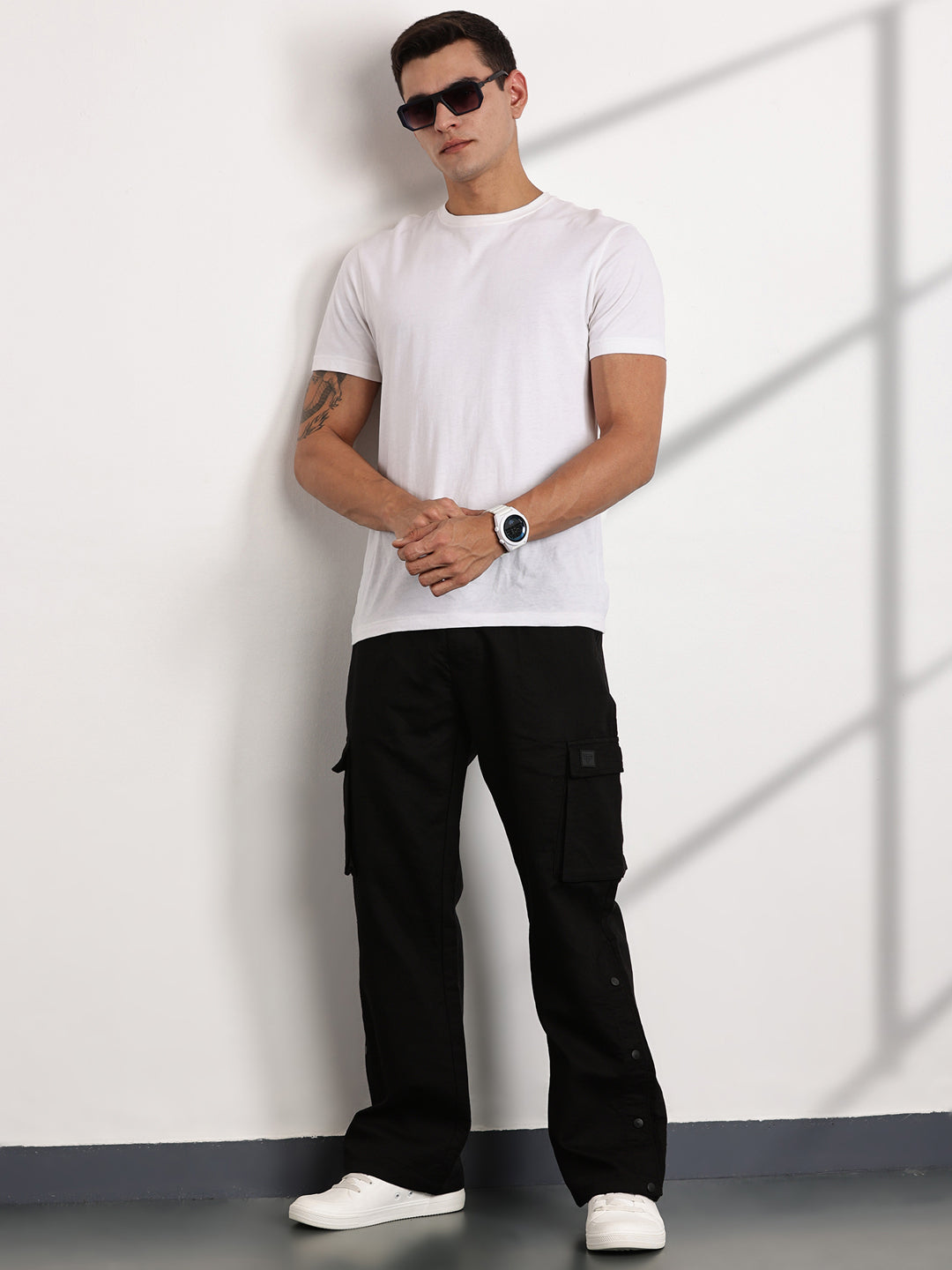 Thomas Scott Men Black Mid-Rise Relaxed Fit Woven Cargo Trousers