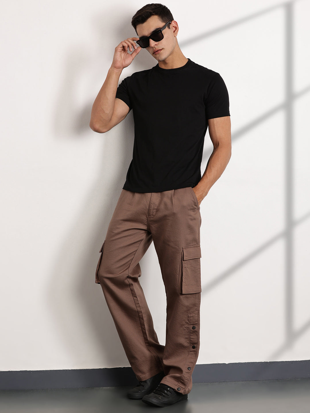Thomas Scott Men LightBrown Mid-Rise Relaxed Fit Woven Cargo Trousers
